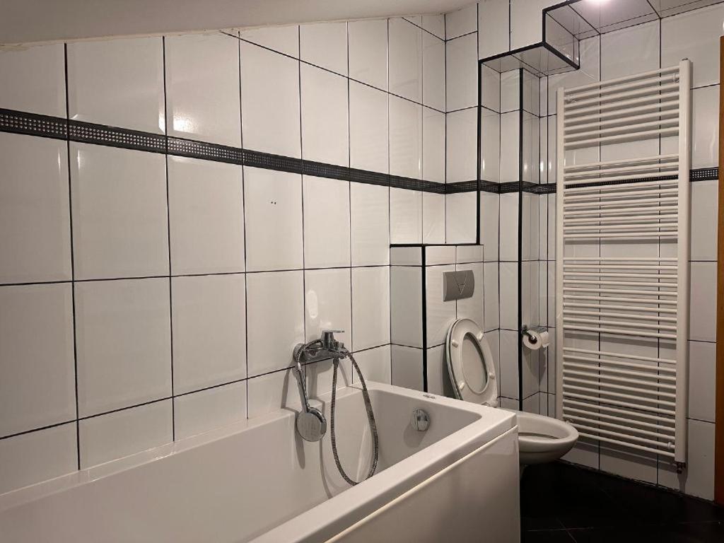 Rooms Near The Airport SJJ Exterior foto